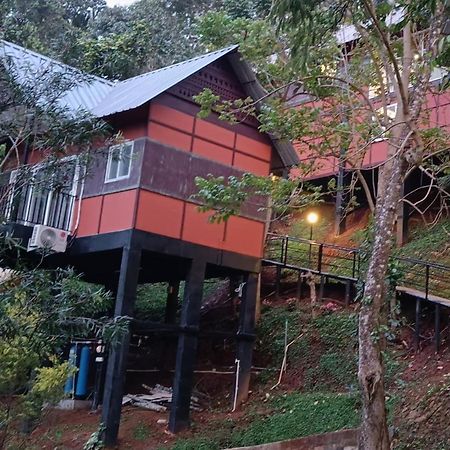 Santhi Hill View Resort 무나르 외부 사진