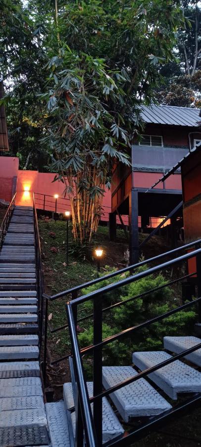 Santhi Hill View Resort 무나르 외부 사진