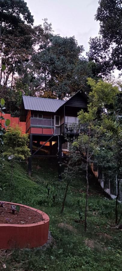 Santhi Hill View Resort 무나르 외부 사진