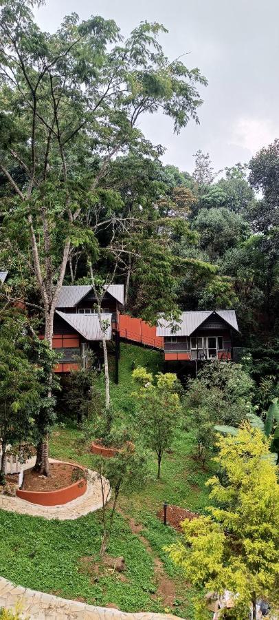 Santhi Hill View Resort 무나르 외부 사진
