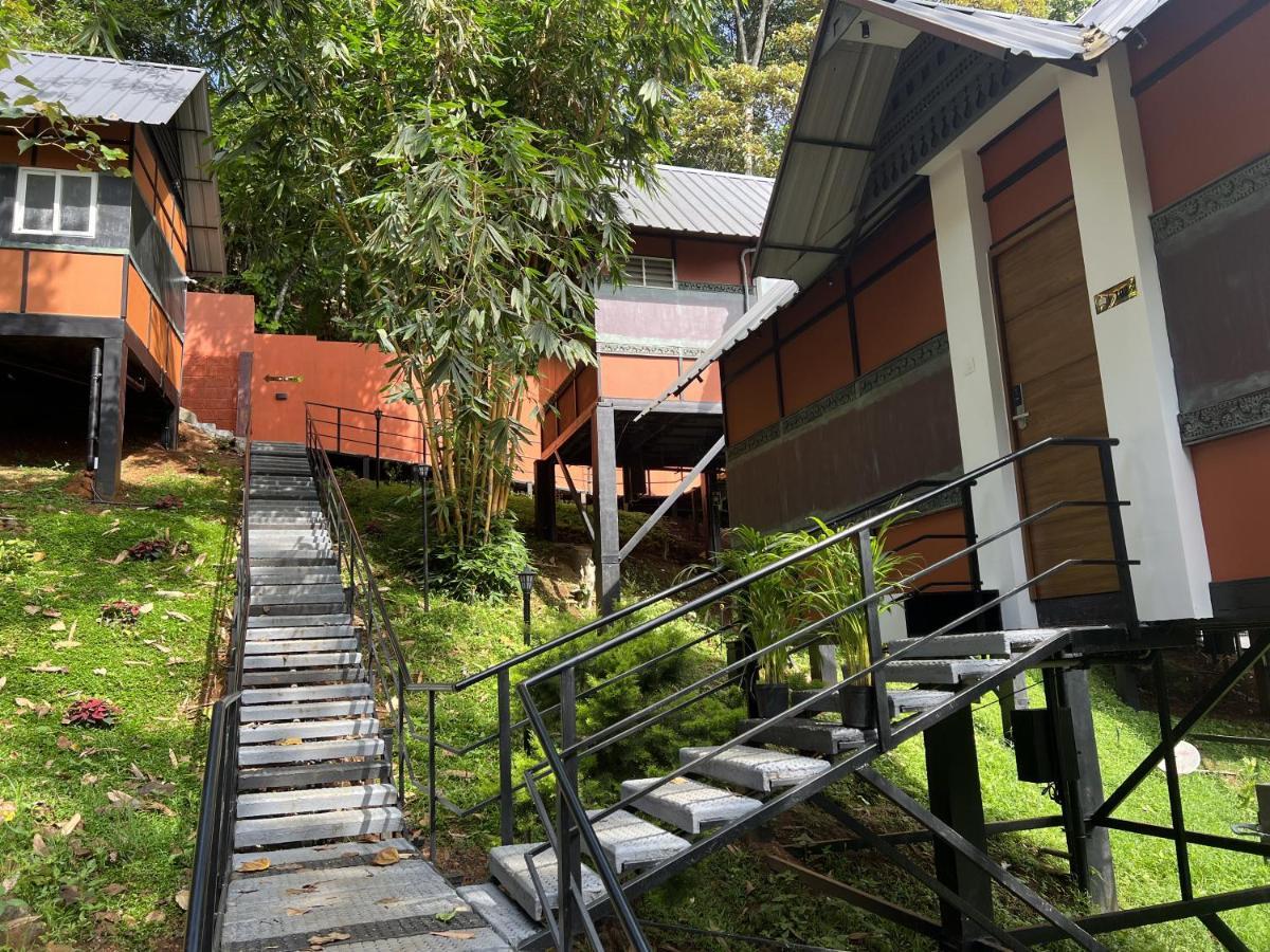 Santhi Hill View Resort 무나르 외부 사진