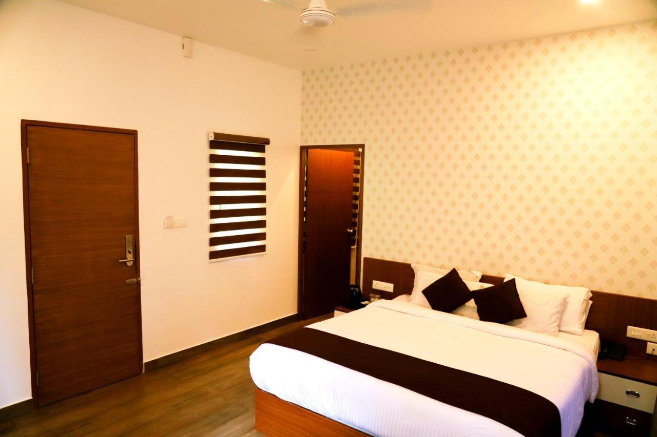 Santhi Hill View Resort 무나르 외부 사진